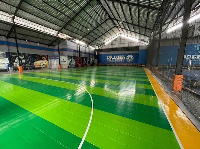 Jasa Pembuatan Lapangan Futsal Indoor dan Outdoor Profesional untuk Berbagai Kebutuhan