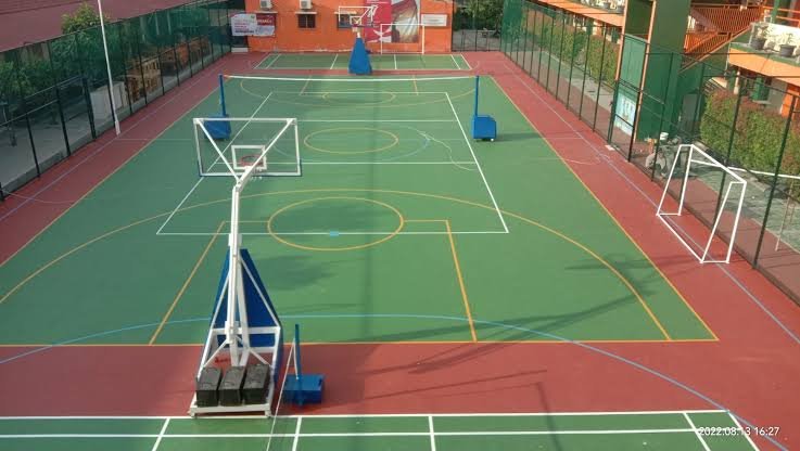 Konversi Lapangan Badminton Menjadi Lapangan Multifungsi
