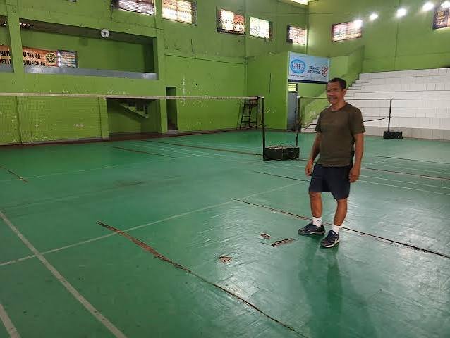 Lapangan Badminton Mulai Rusak? Kenali Tanda Anda Perlu Resurface Sekarang