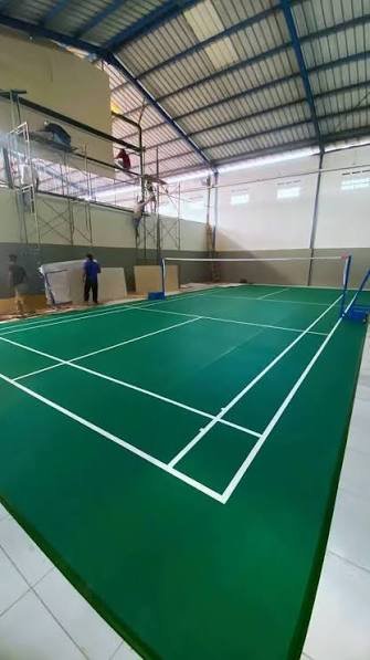 Lapangan Badminton Vinyl Bergelombang? Jangan Langsung Ganti Material
