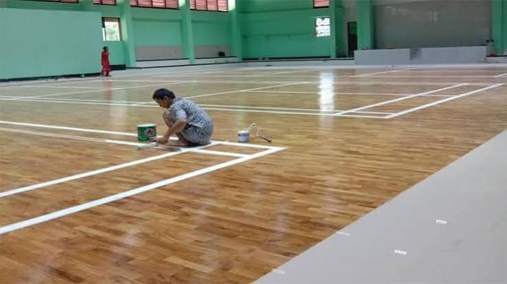 Vinyl, Karpet, atau Semen? Temukan Material Lapangan Badminton Paling Awet untuk Anda